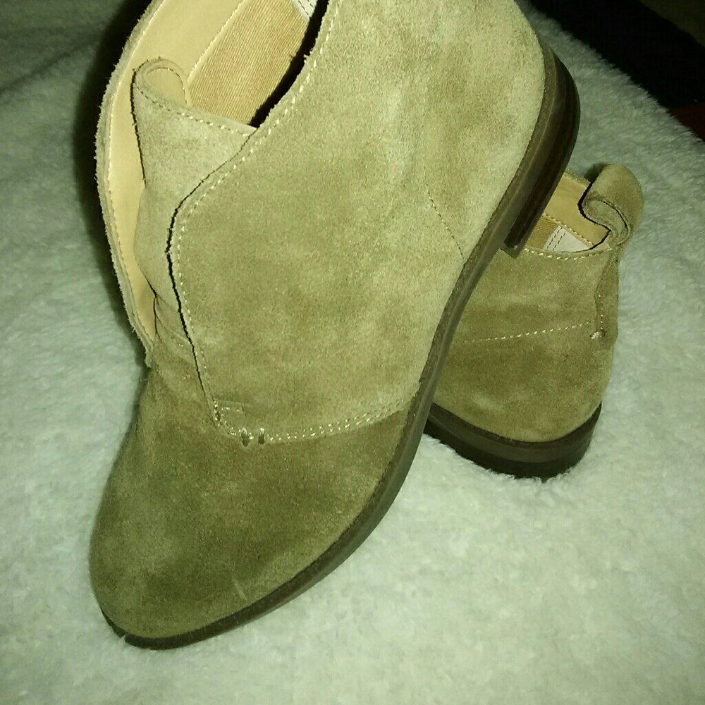 Boots - Picture 2 of 4